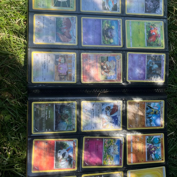 Pokémon card holding book and all cards in it - Picture 10 of 16